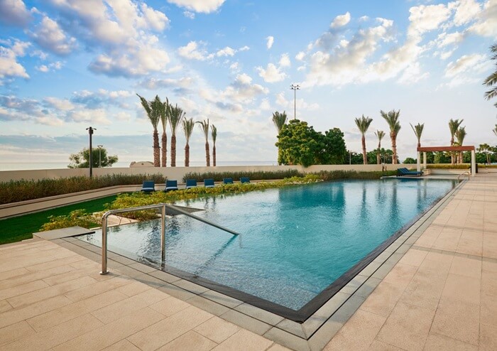 استخر حصوصی زیبای آپارتمانهای فیری هولد هتل ماندارین مسقط Mandarin Oriental oman muscat در ساحل القرم