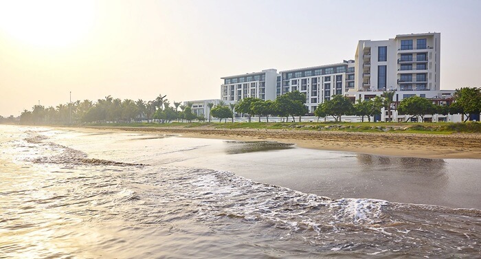 آپارتمانهای فیری هولد هتل ماندارین مسقط Mandarin Oriental oman muscat در کنار دریا در ساحل القرم